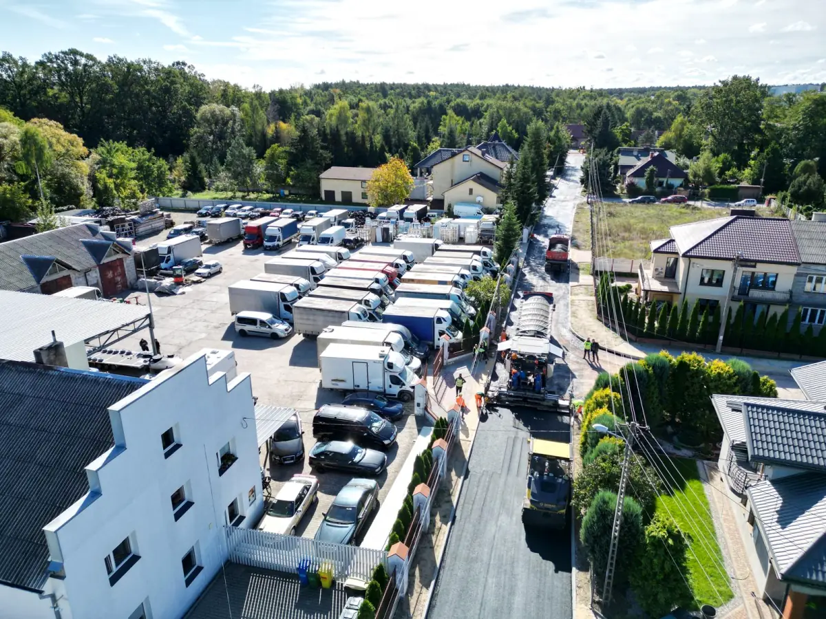 The Baritranss base in Łódź from above: a yard with dozens of vans and trucks